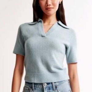 Abercrombie & Fitch Notch-Neck Sweater Tee